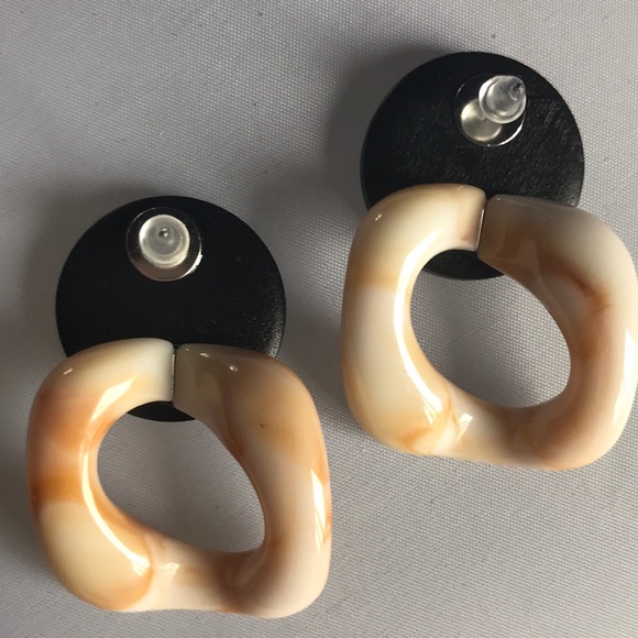 New! Geometric Statement Earrings - Picture 6 of 9